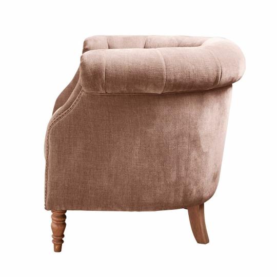 oblukove klubove kreslo tlacene bezova zamat chesterfield potahovy kreslo elegantna burzoazna vila zamok obyvacka nabytok vybavenie.jpg